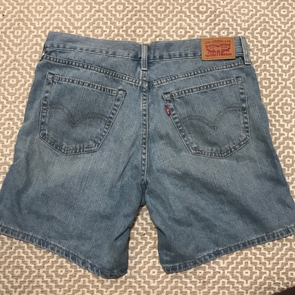 Levi's Women's Classic Shorts - Picture 4 of 4
